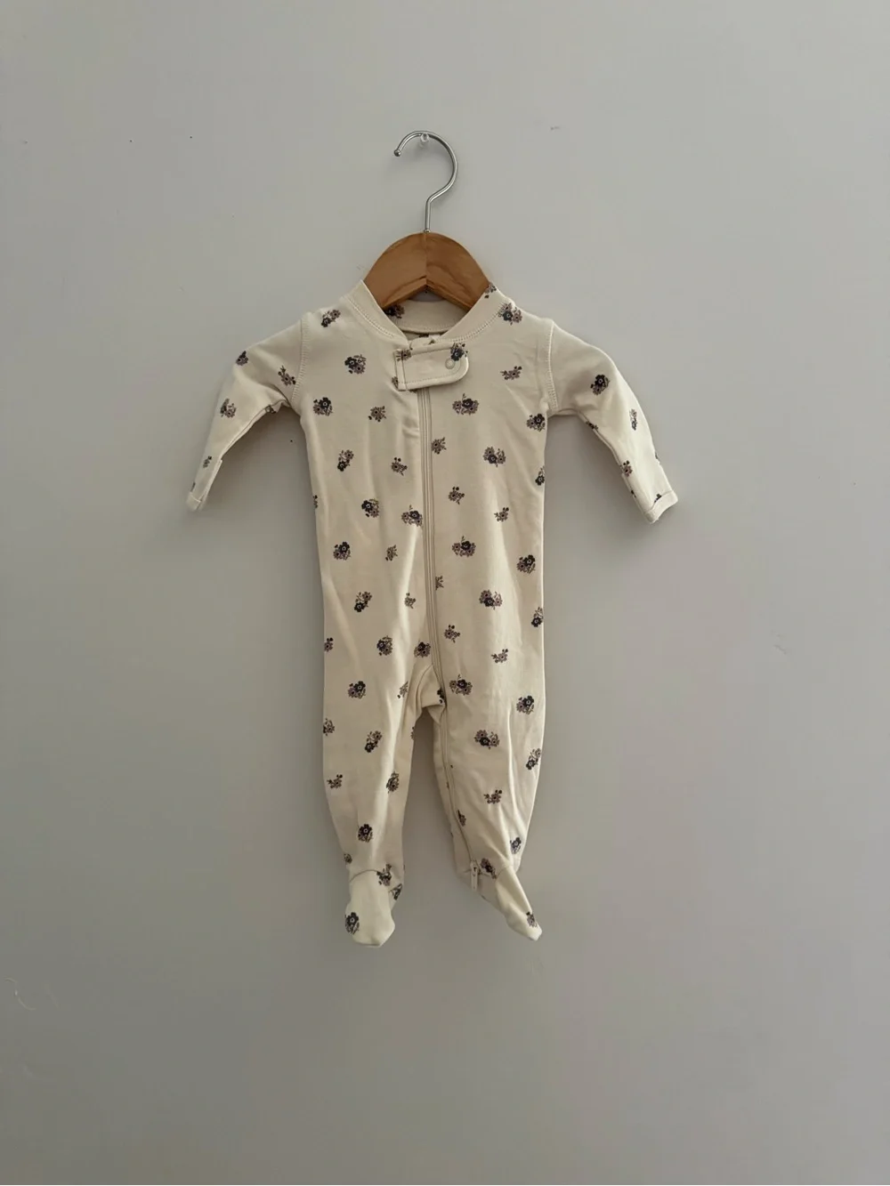 NWT Quincy Mae Cream Floral Footie